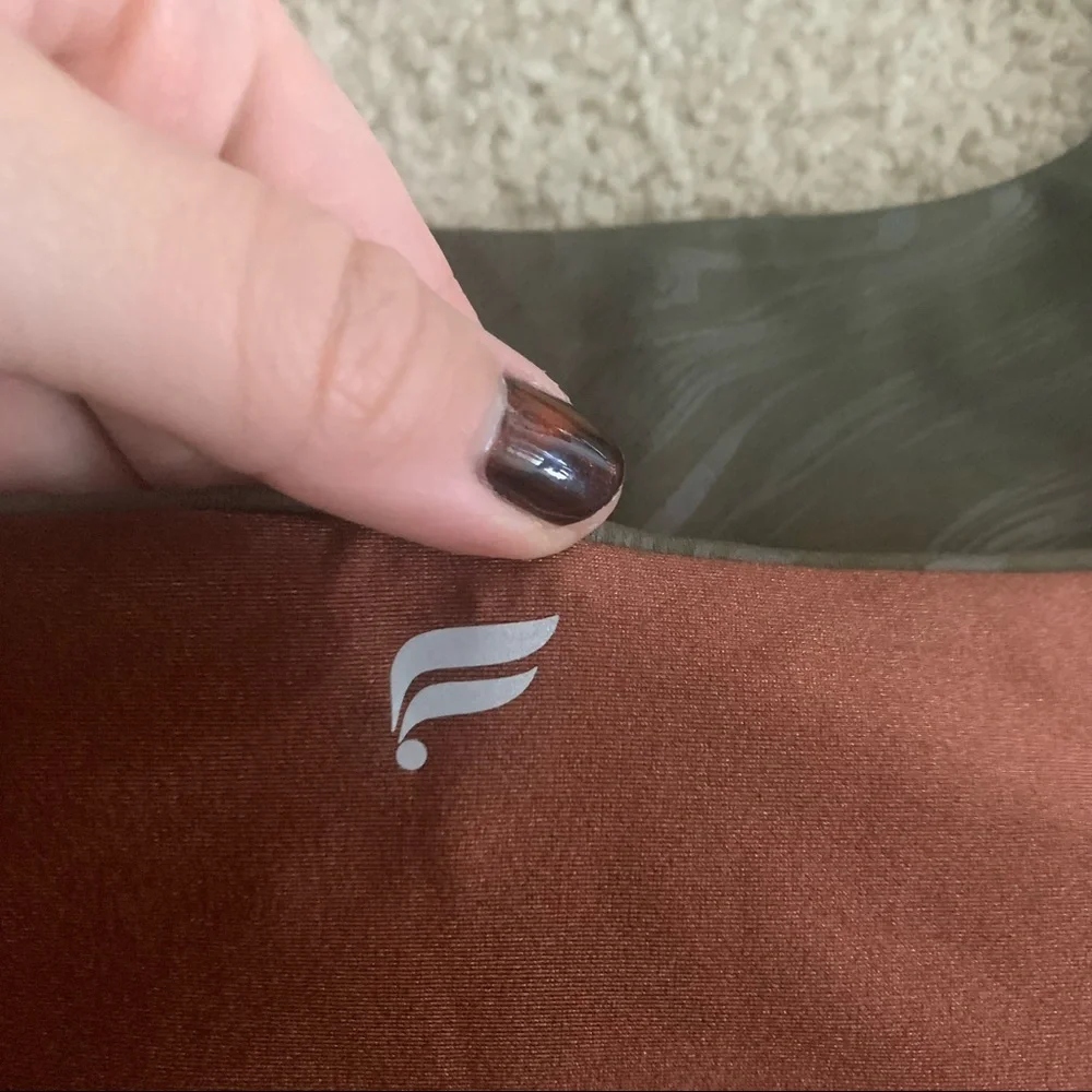 NWOT Fabletics halter sports bra reversible - Picture 3 of 6